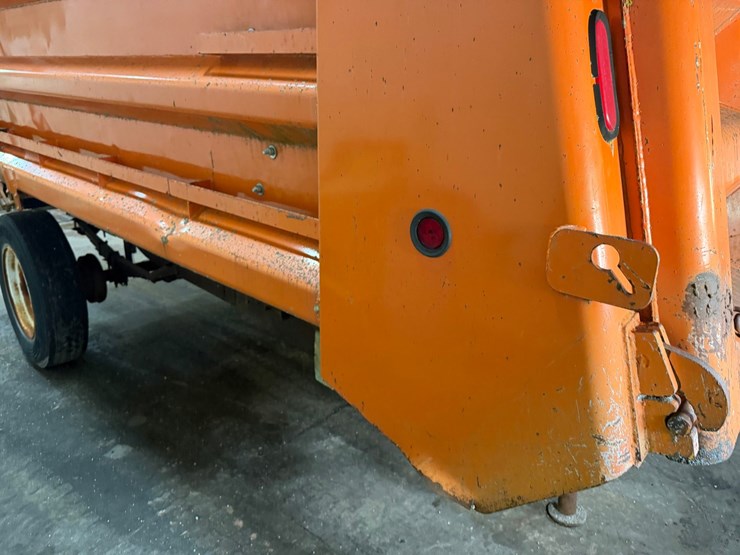 #1470-•-heil-16'-dump-body-w/-lift-cylinder-image-12