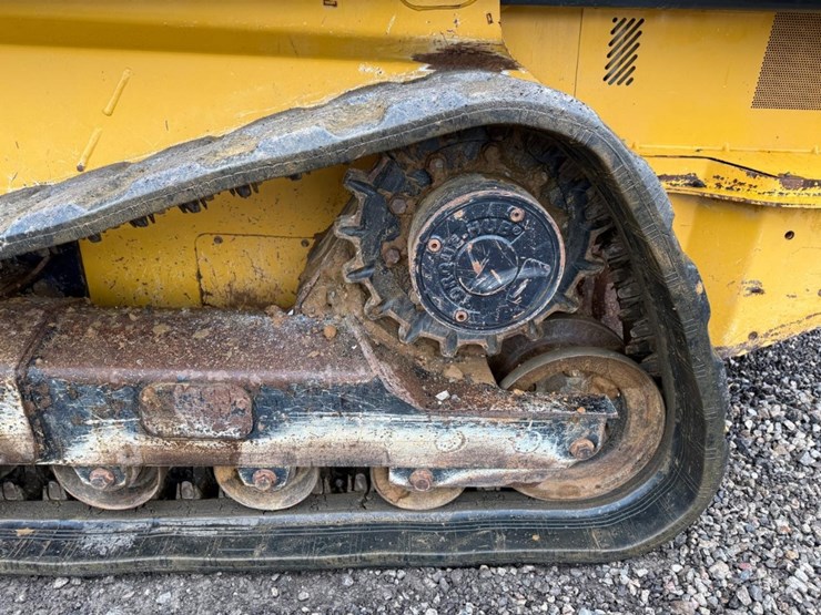 2018-deere-323e-image-18