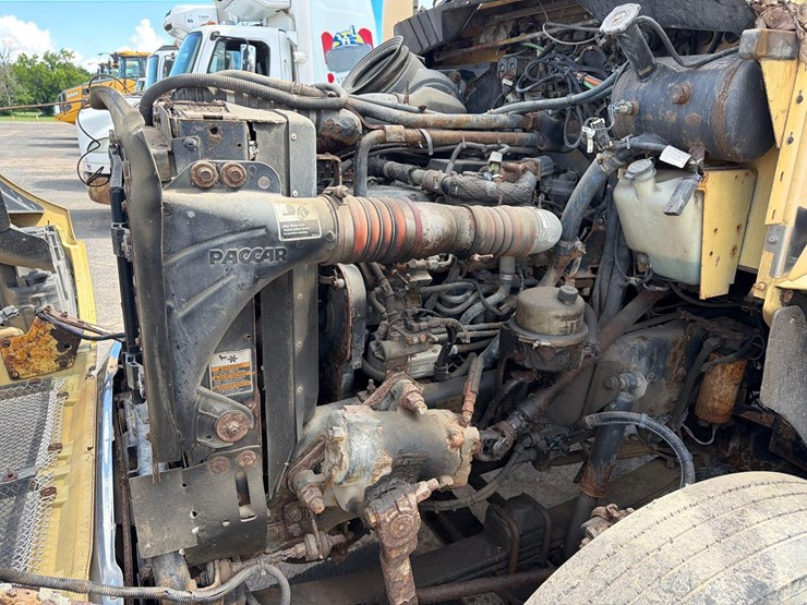 2009-kenworth-t370-image-10