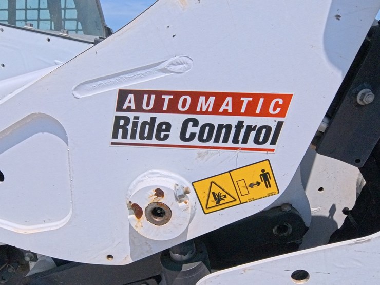 2021-bobcat-t64-image-18