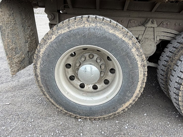 #90-•-1999-volvo-tri-axle-dump-truck-image-20