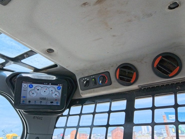 2021-bobcat-t64-image-44