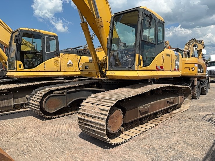 komatsu-pc270-lc-7-image-2