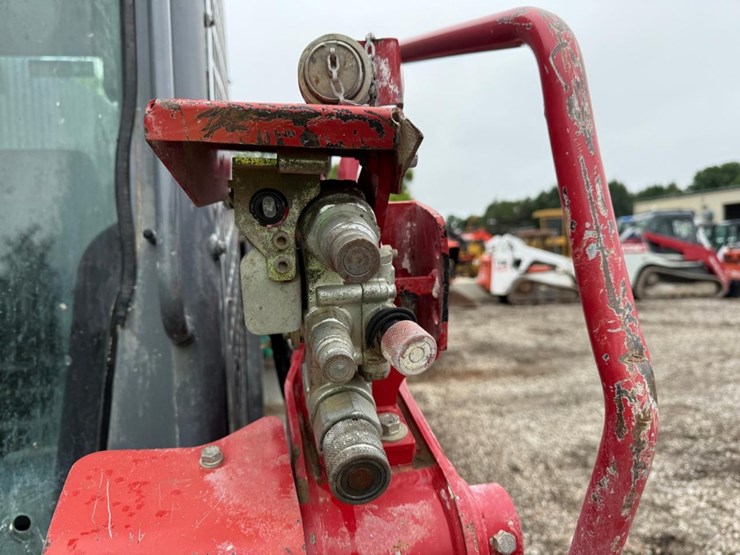 2020-takeuchi-tl12r2-image-11