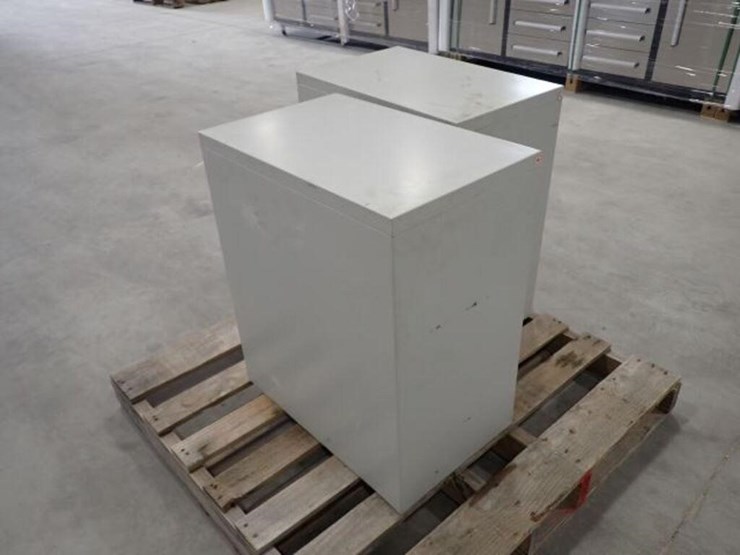 qty-of-(2)-metal-2-drawer-filing-cabinets-image-4