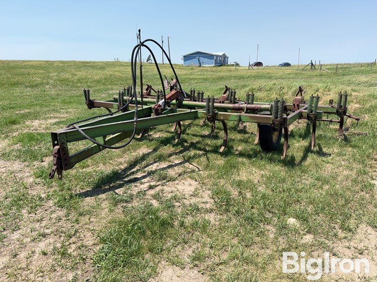 john-deere-16-image-1