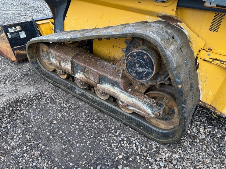 2018-deere-323e-image-16
