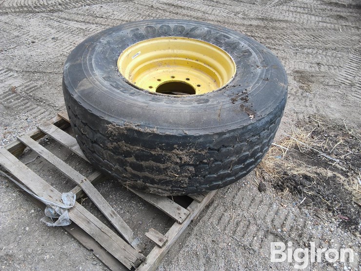goodyear-445/65r22.5-tire/rim-image-1