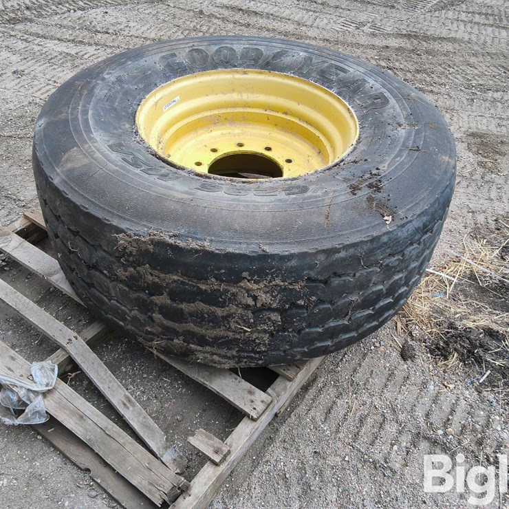 GoodYear 445/65R22.5 Tire/Rim