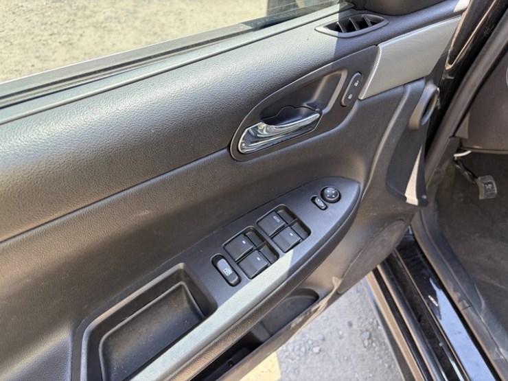 2014-chevrolet-impala-limited-sedan-image-24