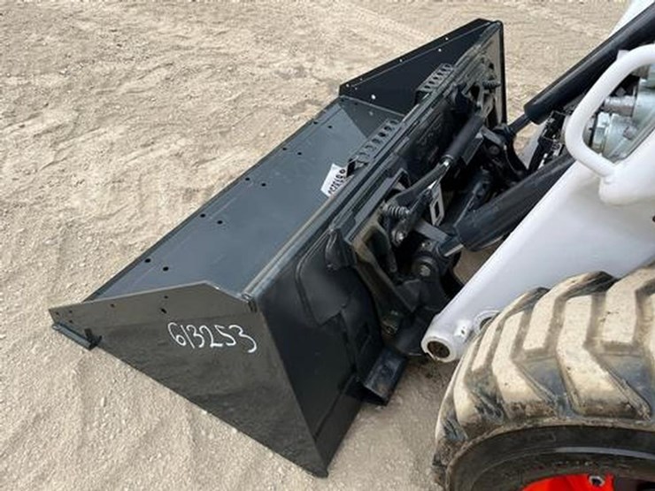 bobcat-68"-standard-duty-skid-steer-bucket-image-6
