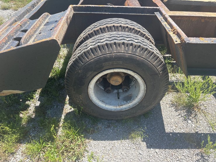 #82-•-phelan-single-axle-fixed-neck-lowboy-image-6