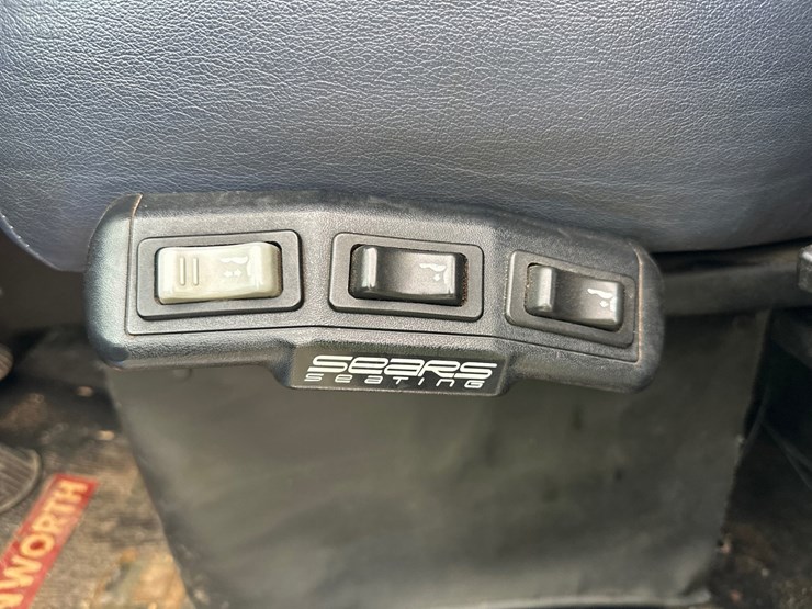 2013-kenworth-t800-image-32