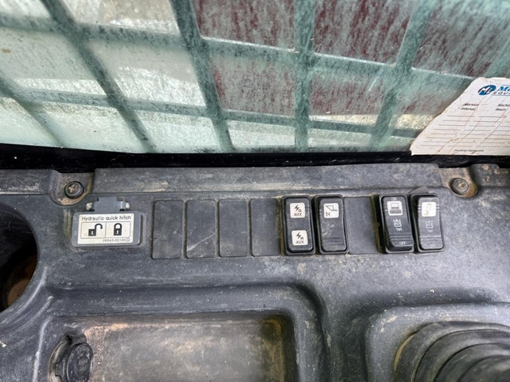 2020-takeuchi-tl12r2-image-29