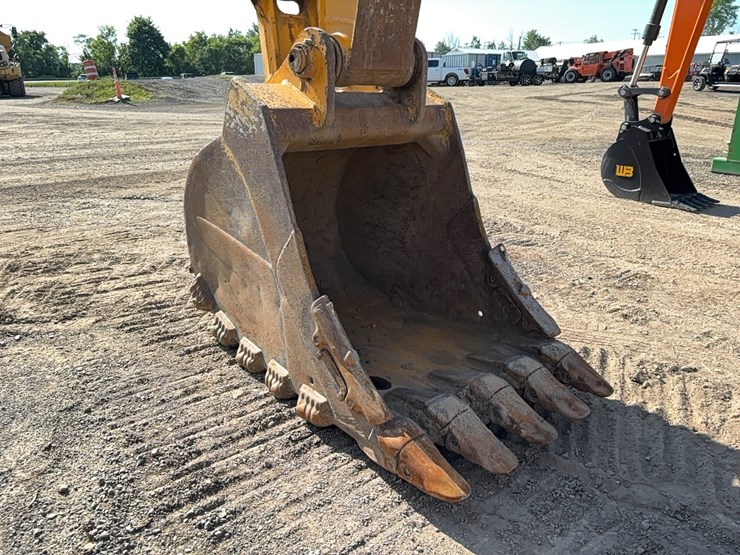 deere-230-lc-image-8