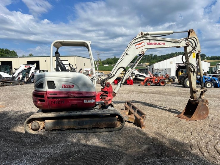 2016-takeuchi-tb260-image-7