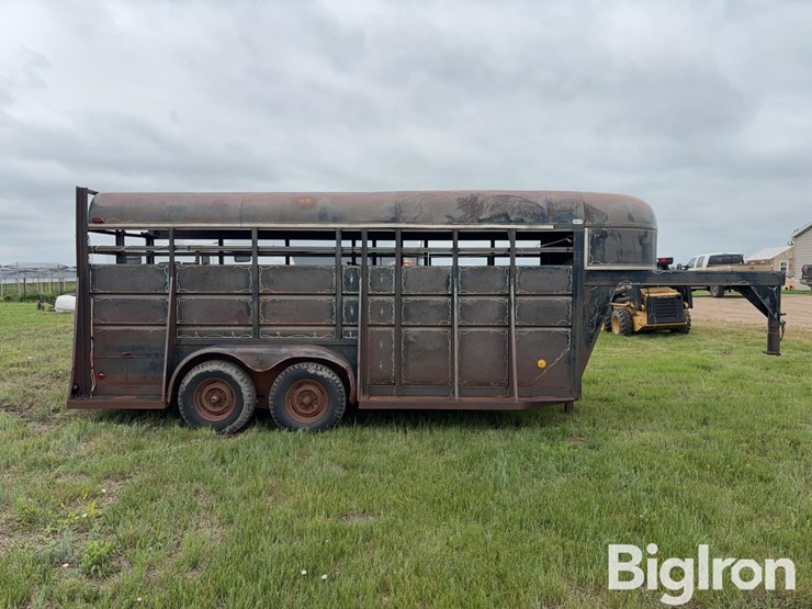 1980-s&s-5x16-t/a-livestock-trailer-image-4