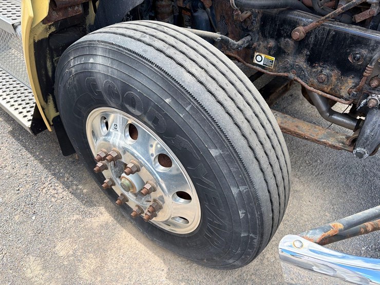 2014-kenworth-t370-image-12