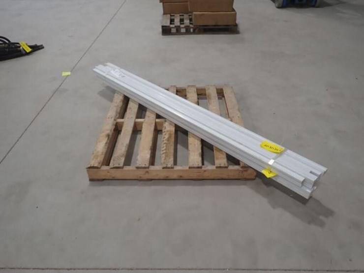 qty-of-(14)-7-ft-pvc-brickmold-image-7