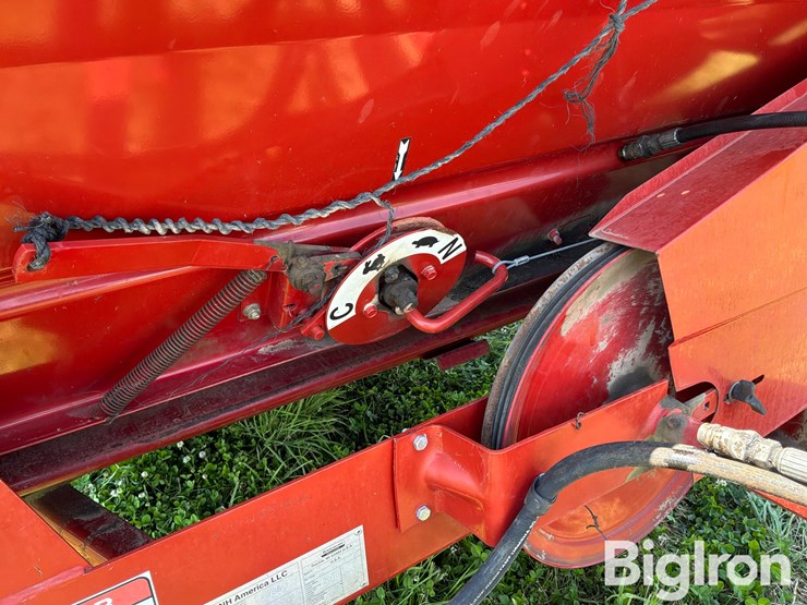 2013-new-holland-185-image-12