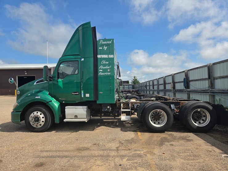 2015-kenworth-t680-image-9