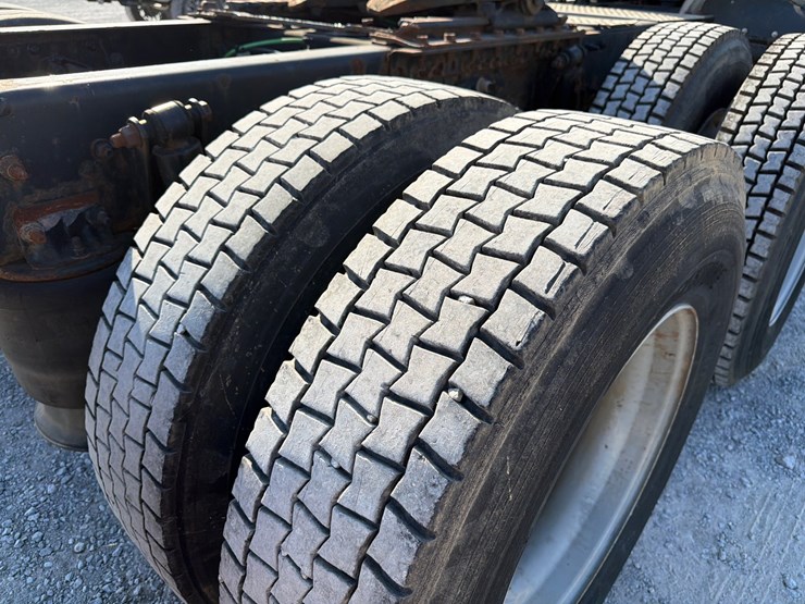 2018-freightliner-cascadia-125-image-18