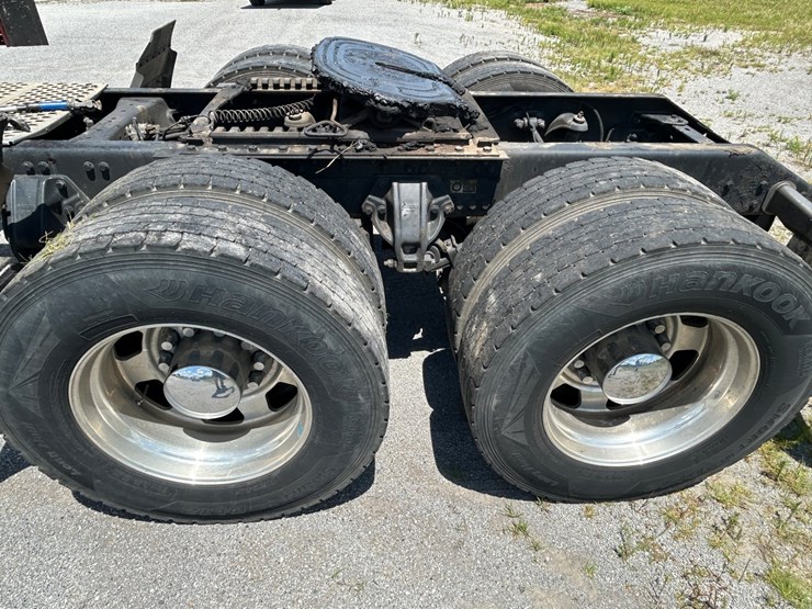 2013-kenworth-w900-image-4