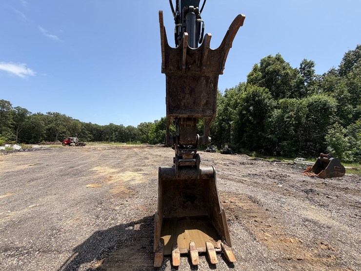 2020-deere-210g-image-3