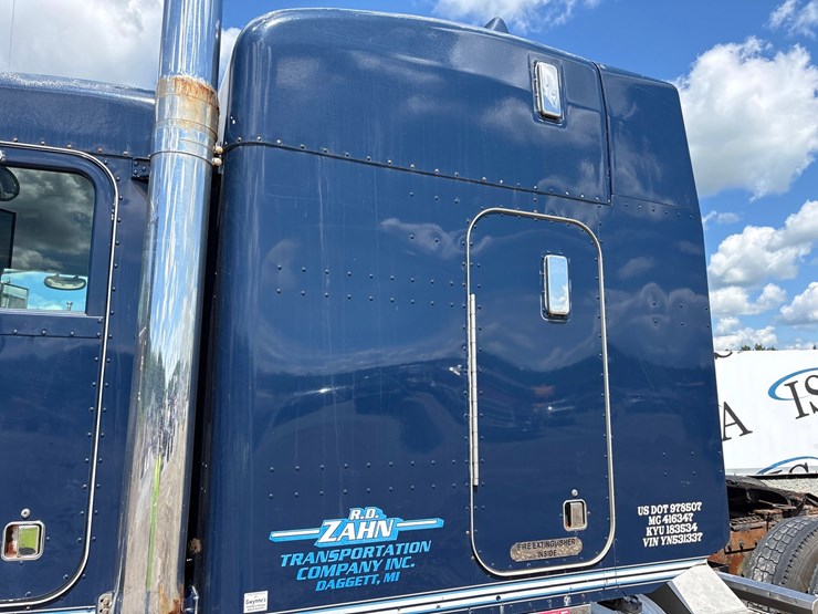 2000-peterbilt-377-image-12
