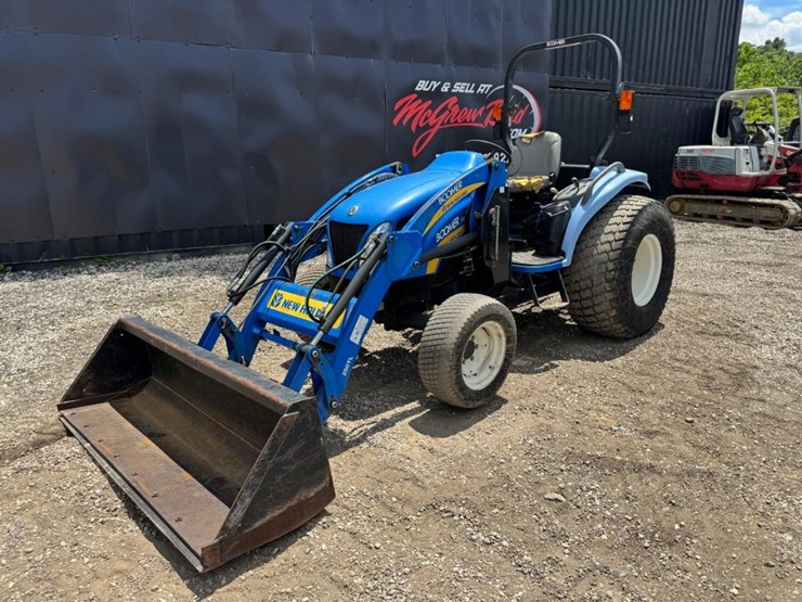 new-holland-boomer-3040-image-2
