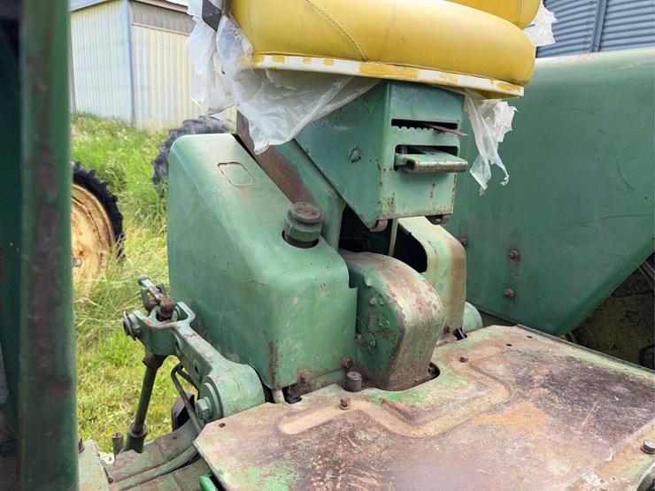 john-deere-3010-image-15