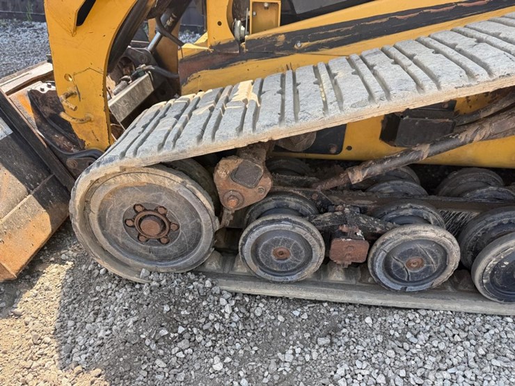 2015-caterpillar-277d-image-17