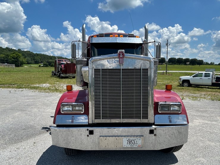 2013-kenworth-w900-image-11