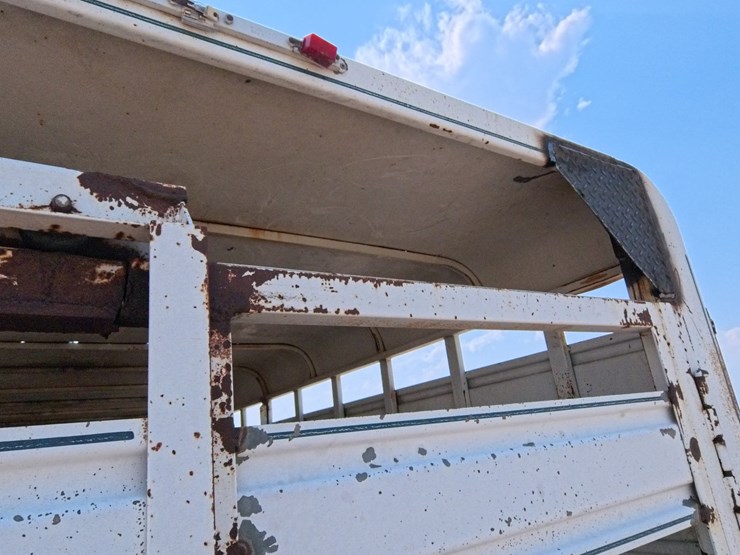 #1088-•-2000-donahue-livestock-trailer-image-22