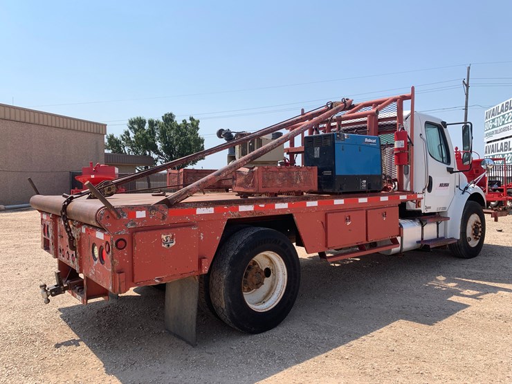 2007-freightliner-m2-106-image-4