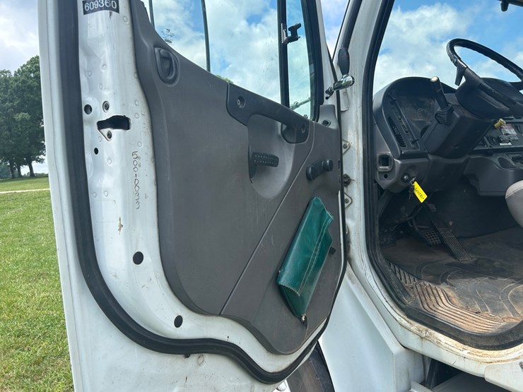 #1091-•-2010-freightliner-bucket-truck-image-42