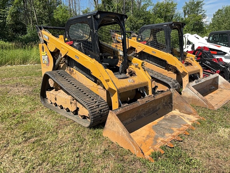 2021-caterpillar-299d3-image-2