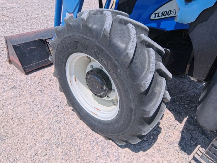 2004-new-holland-tl100a-image-24