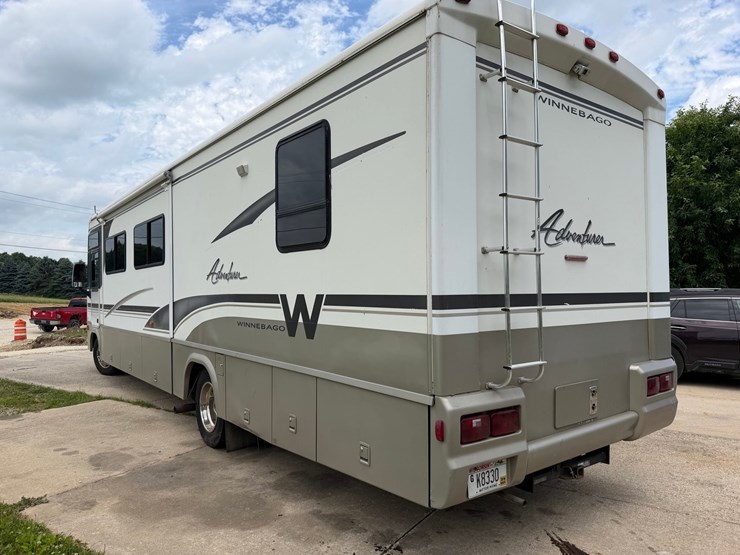 #1490-•-2001-winnebago-adventurer-image-4