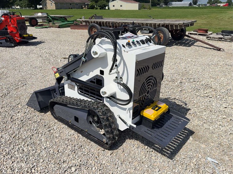 2026-zjg-zj-380-tracked-mini-skid-steer-loader-image-4