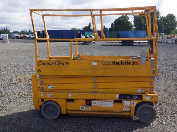 2015-haulotte-2632e-scissor-lift-image-4