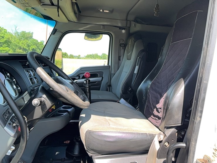2021-kenworth-t880-image-22