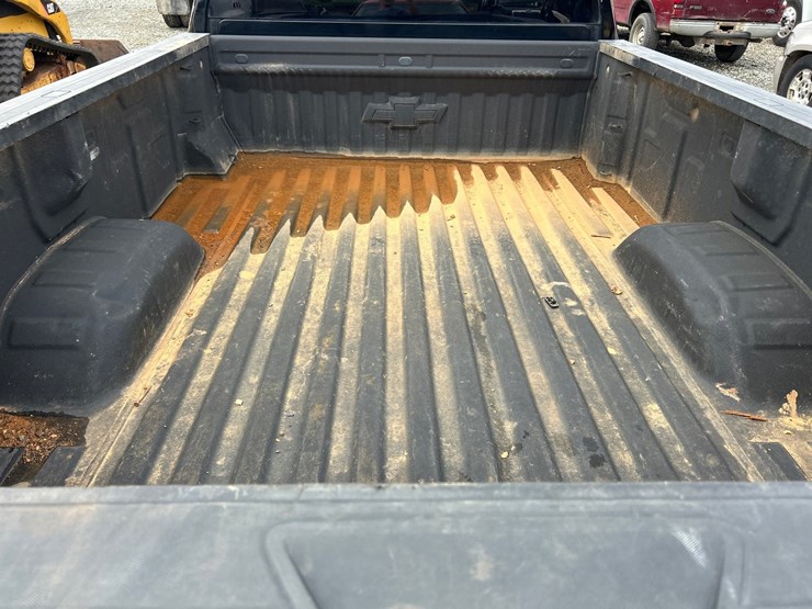 2020-chevrolet-2500hd-image-18