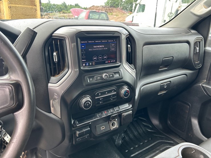 2020-chevrolet-2500hd-image-45