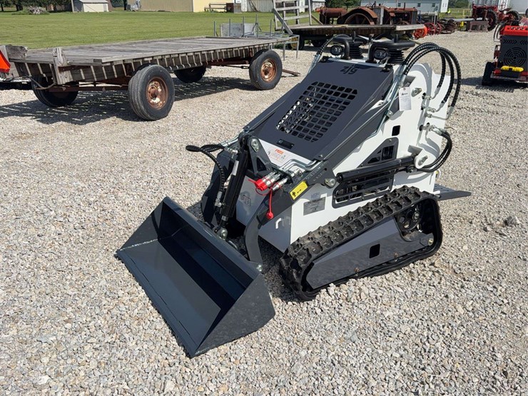 2026-zjg-zj-380-tracked-mini-skid-steer-loader-image-1