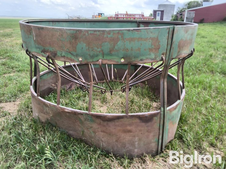the-hay-manager-bale-feeder-image-6