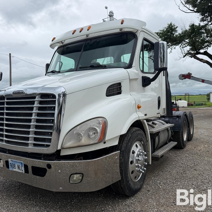2012 FREIGHTLINER CASCADIA 113