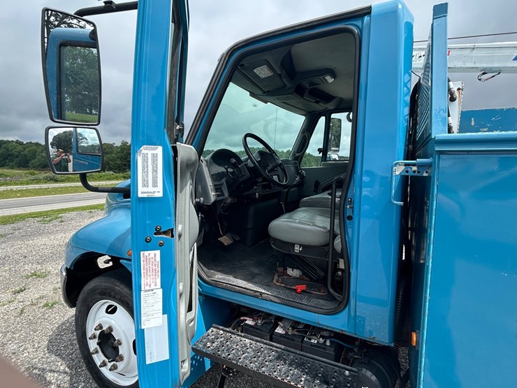 #1087-•-2007-international-service-truck-image-30
