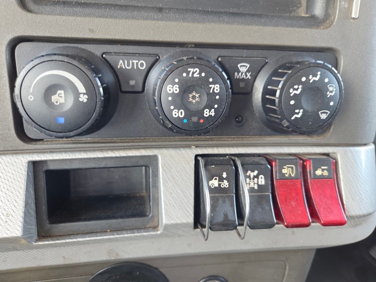 2015-kenworth-t680-image-84