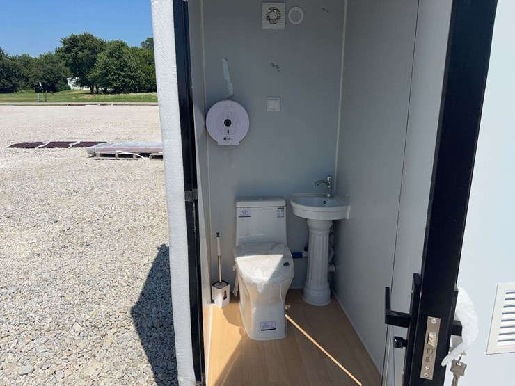 new-mobile-double-toilet-image-5
